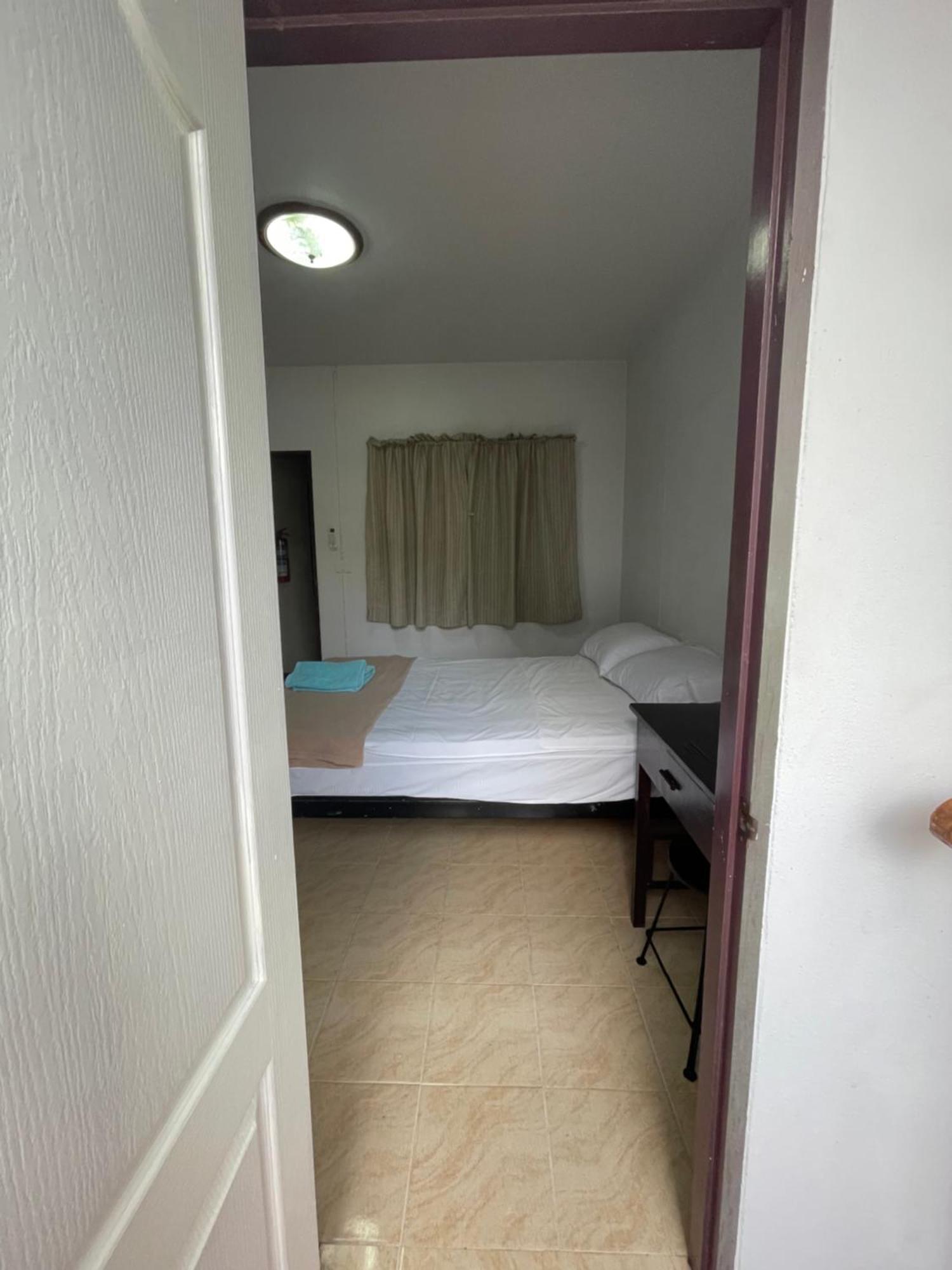 Jj Guesthouse Чиангмай Экстерьер фото